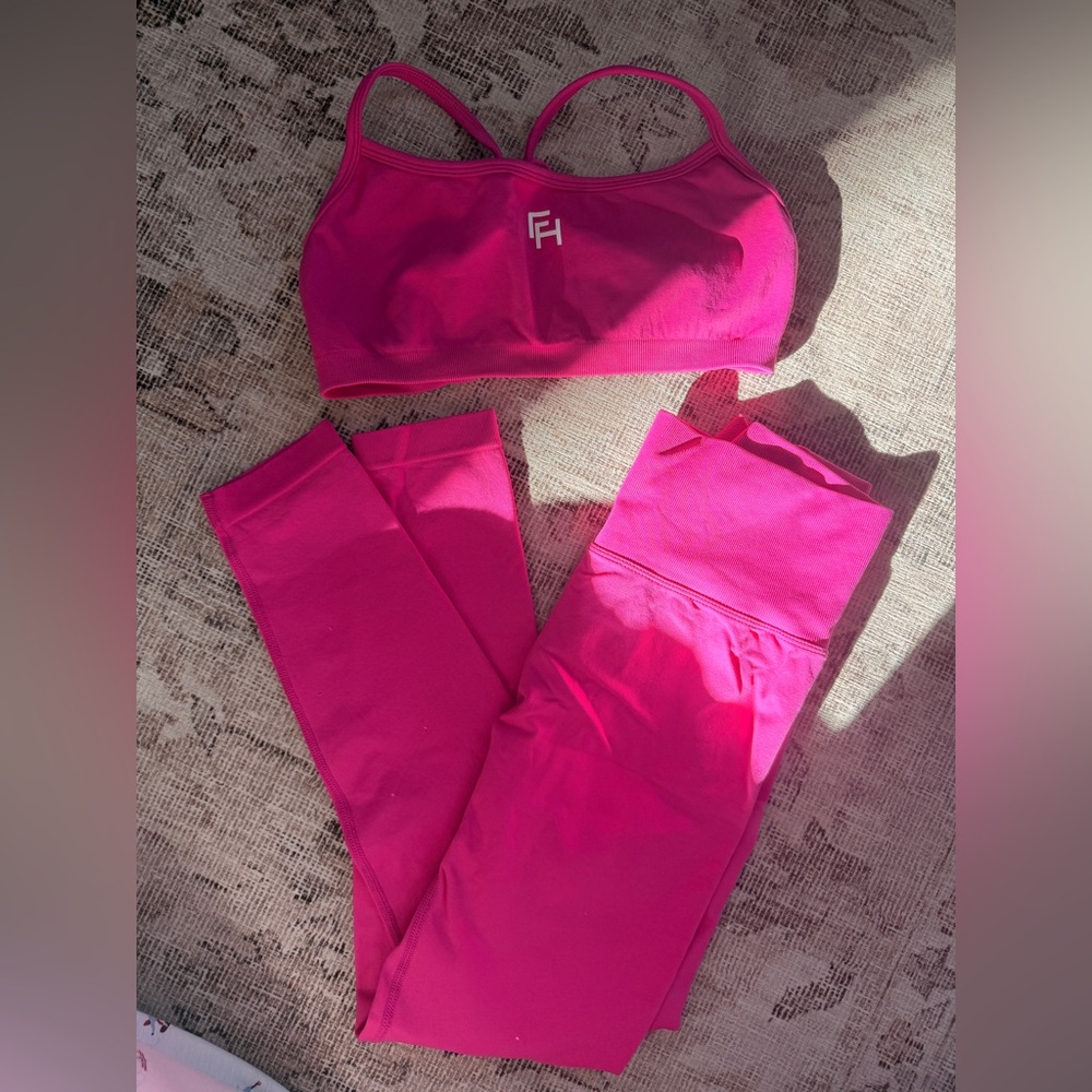 Women's Pink Sports Bra and Leggings Set